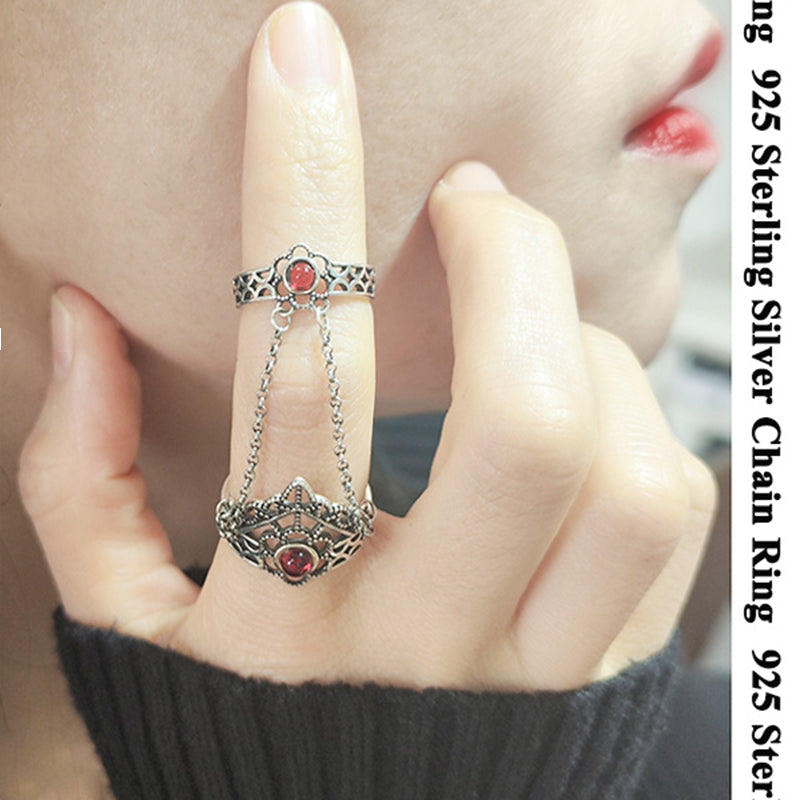 Anillo doble de inspiración vintage | Diseño armenio de eslabones en plata de ley con circonita roja